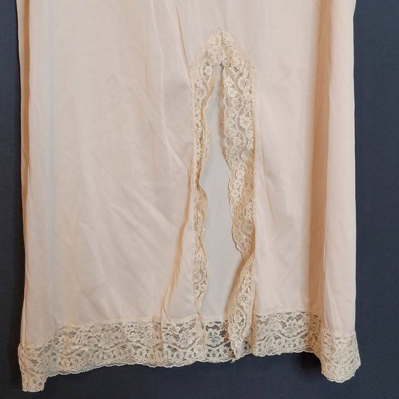 Vintage Slip Long Vasarette Beige Tan lace Trim Size Med Elastic Stretched Out - Picture 4 of 5